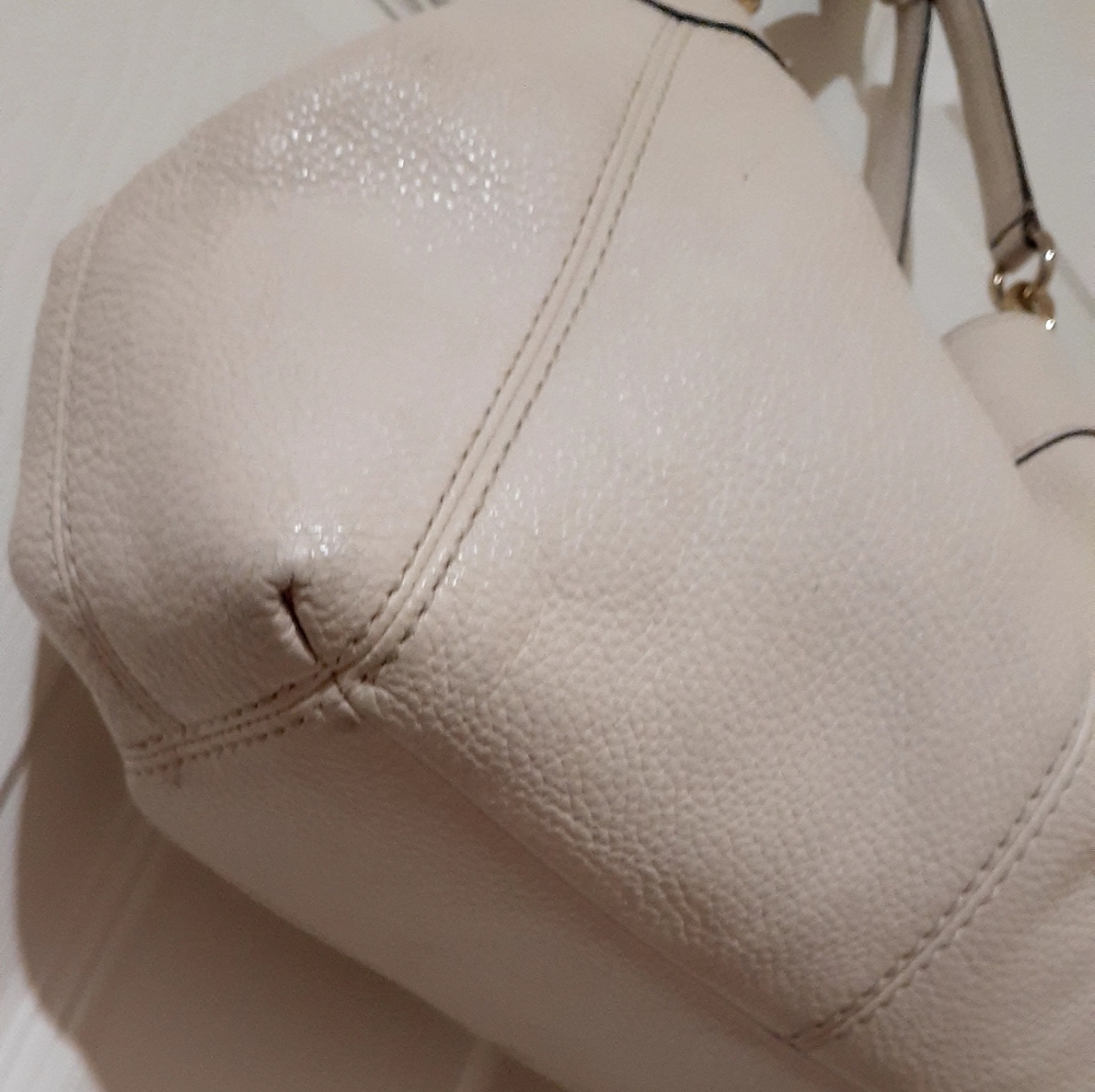 Coach Cream Leather Shoulder Bag - Picture 7 of 15